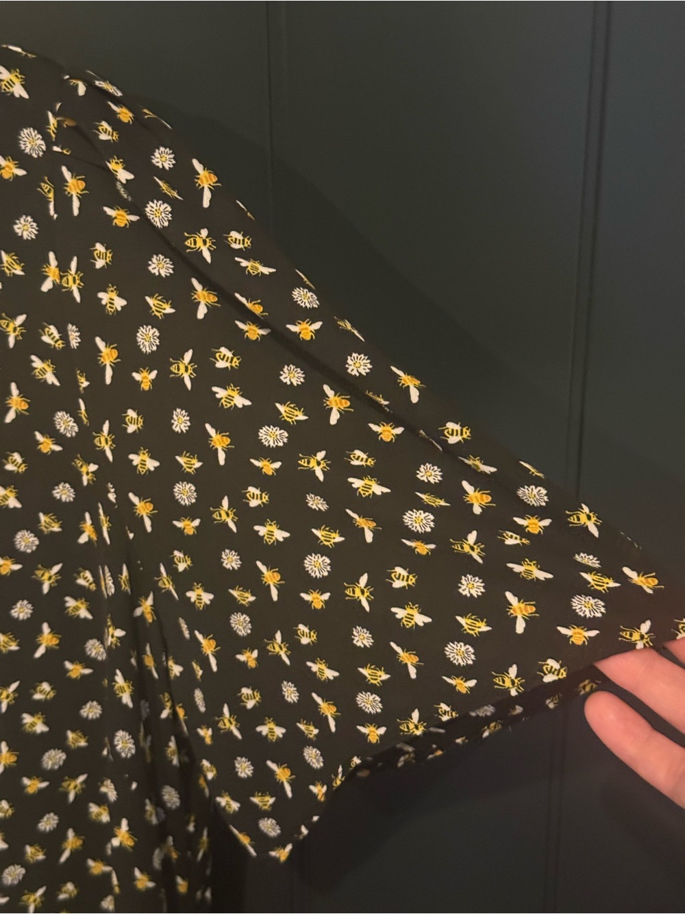 🐝 Ann Taylor Factory Women’s Print Bee  Daisy Black Blouse - Size L Cottagecore - Picture 5 of 10